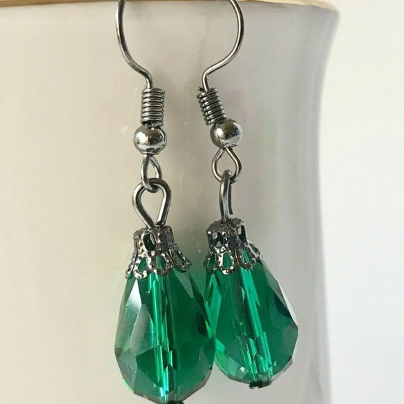 Emerald Green Glass Bead Earrings Teardrop Vintage Baroque Style Silver Plated - Picture 4 of 11